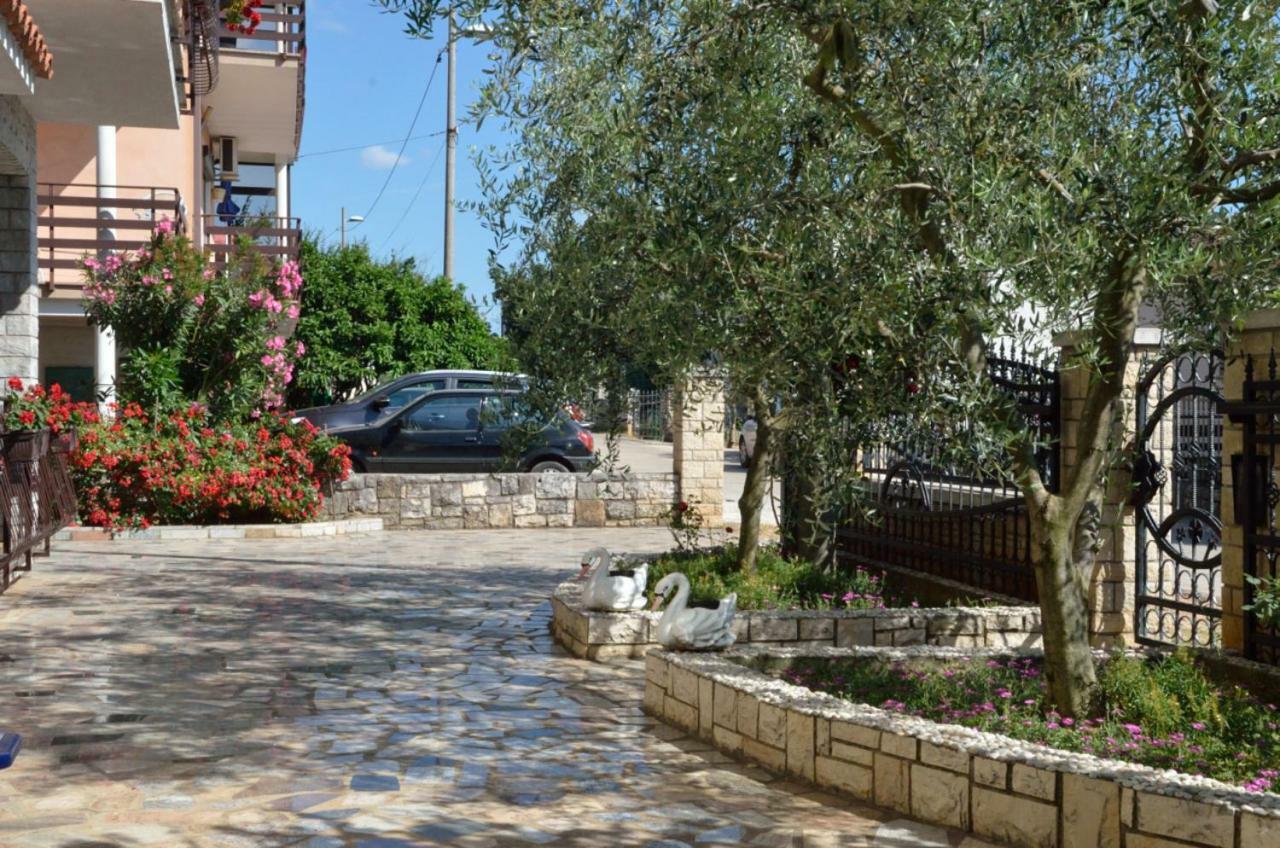 Apartments Ruza Umag Exterior photo